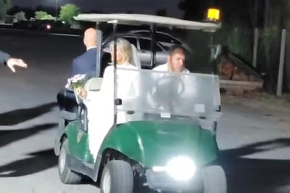 Larreta y Maylin llegaron abordo de una carrito de golf a su casamiento