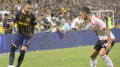 Larrondo le marcó a River en 2016 jugando para Central