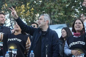 Larroque, en Ensenada, en un plenario de la juventud de La Patria es el Otro, su nueva organización