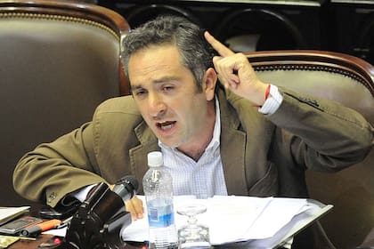 Larroque fustigó a Macri: dijo que a Larreta lo hostigó a propósito y que tiene intereses “inconfesables”