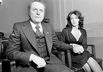 Larry Flynt junto a su cuarta esposa, Althea Leasure, que él mismo considera el amor de su vida