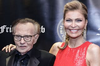 En la despida a Larry King toda su familia usó sus icónicos tiradores