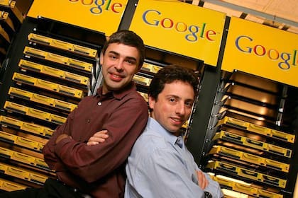 Larry Page y Sergey Brin lanzaron Google en 1998.