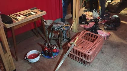 Las 12 personas detenidas durante el ritual umbanda se encontraban en una vivienda ubicada en Olavarría al 1000, en La Boca