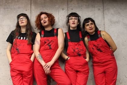 "El siglo XXI es el siglo de la hermandad. Jódanse, Weinsteins del mundo. Acabamos de empezar", escribió Nadia Tolokonnikova en su artículo de la revista Time sobre el colectivo de "artivistas" LASTESIS