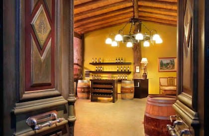 Las Cañitas cuenta con viñedos y bodega propia.