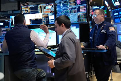 Las acciones argentinas que cotizan en Wall Street (ADR) operan en terreno negativo