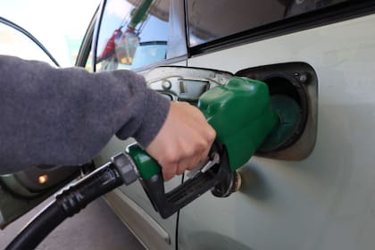 Las acciones asiáticas cayeron en su mayoría al iniciar la sesión bursátil del lunes