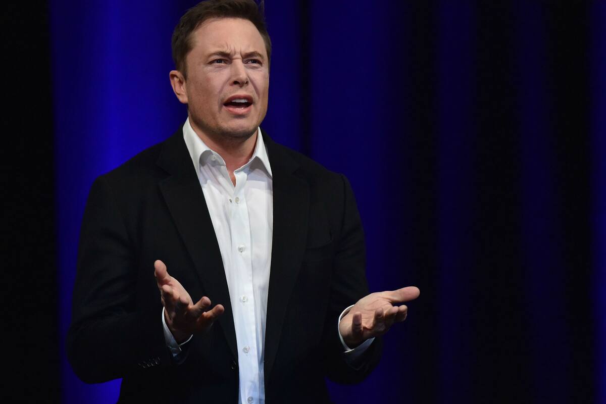 Las acciones de Tesla Inc caían un 11 por ciento en las operaciones previas a la apertura del mercado de hoy después de que los reguladores estadounidenses acusaron de fraude a Elon Musk,