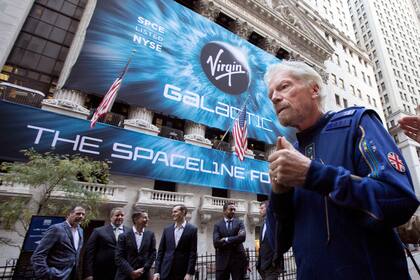Las acciones de Virgin Galactic, la empresa aeroespacial de Richard Branson, cayeron estrepitosamente en la bolsa de Nueva York