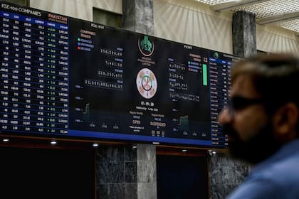 Las acciones subieron y el petróleo se desplomó el 1 de abril después de que el presidente estadounidense Donald Trump dijera que la guerra en Oriente Medio terminaría en un plazo máximo de tres semanas (AFP)