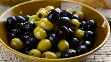 Las aceitunas no solo ofrecen un sabor exquisito; también aportan numerosas vitaminas y nutrientes
