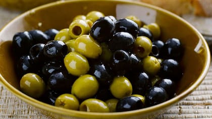 Las aceitunas se comen solas, en ensaladas o combinadas con otros alimentos