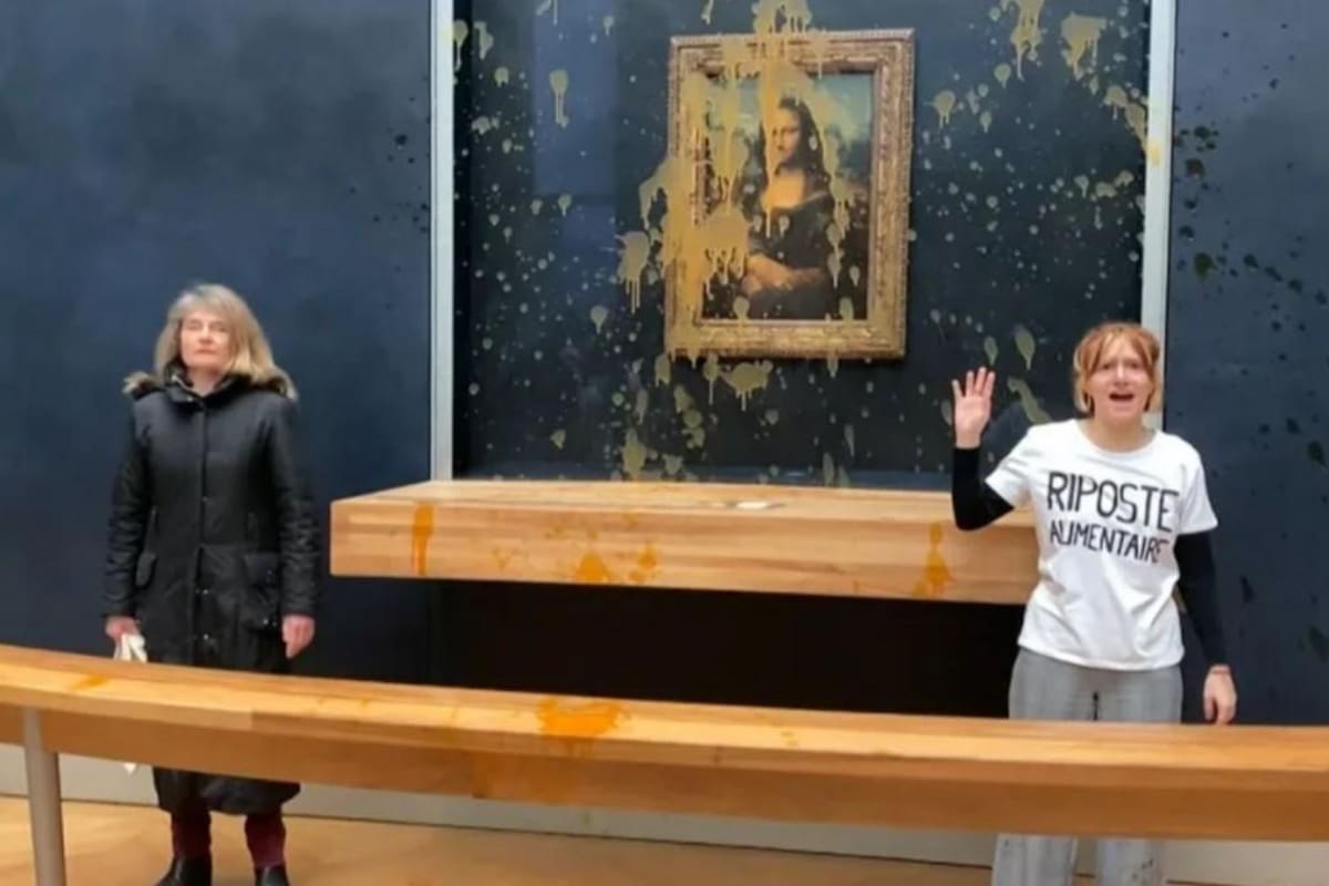 Las activistas que atacaron el cuadro de la Mona Lisa.