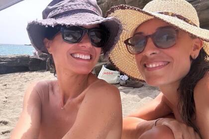 Las actrices, amigas desde hace tiempo, tuvieron largas charlas en las soñadas playas de Menorca.