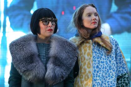 Las actrices Noomi Rapace y Lily Cole, parte del público reunido para ver la película
