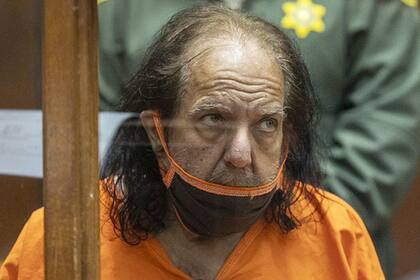 Las acusaciones comprenden un período de 16 años, desde 2004 hasta enero pasado, cuando el intérprete habría abusado de una joven de 21 años