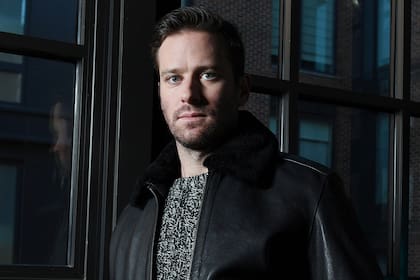 Las acusaciones contra Armie Hammer funcionaron como disparador para indagar en la oscura historia de su familia