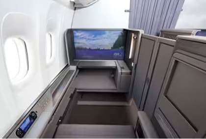 Las aerolíneas internacionales más grandes pueden pagar más de US$90.000 por la licencia de una sola película durante un par de meses