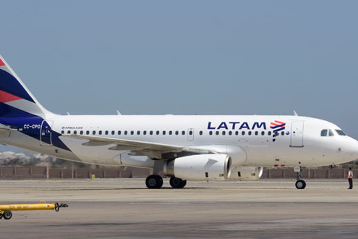 Las aerolíneas Latam y Sky Airlines debieron activar protocolos de seguridad para descartar que los aviones y sus pasajeros estuvieran expuestos a una situación de riesgo