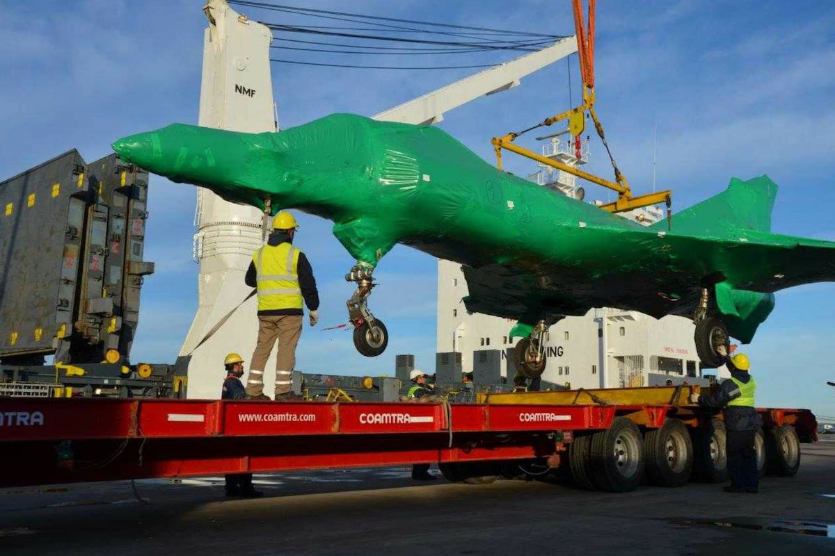 Las aeronaves serán llevadas del puerto de Ingeniero White a la Base Aeronaval Comandante Espora