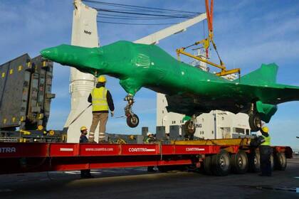 Las aeronaves serán llevadas del puerto de Ingeniero White a la Base Aeronaval Comandante Espora