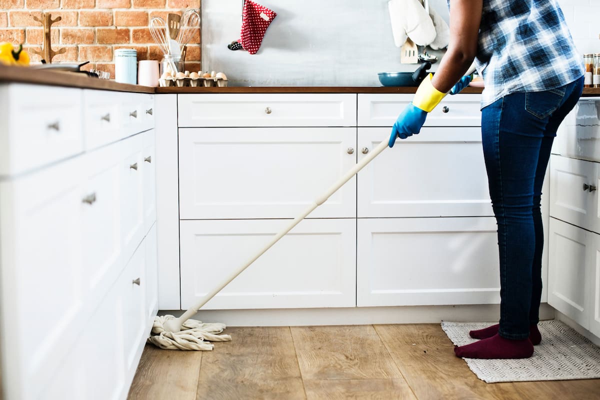 Las agencias de servicio doméstico cobran una comisión a cambio de preseleccionar a las candidatas. Facebook es la opción gratuita