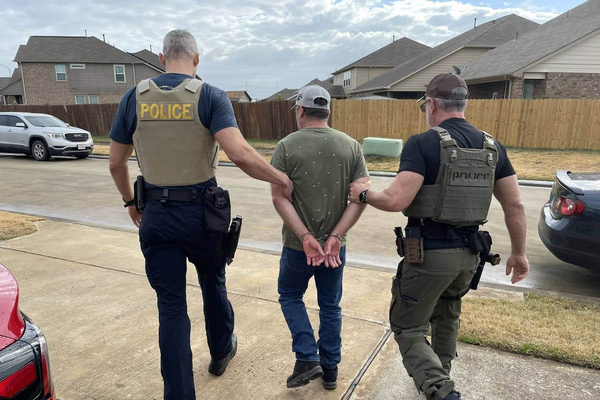 Las agencias federales de EE.UU. comenzaron con los primeros arrestos para hacer cumplir la ley federal con sus esfuerzos de control de inmigración