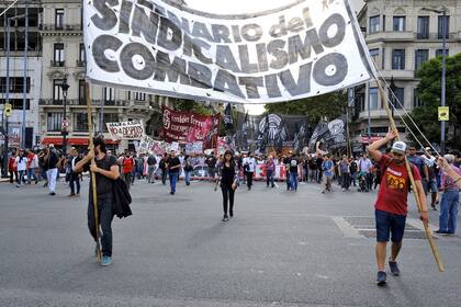 Las agrupaciones reclamaron una recomposición salarial y paritarias sin techo.