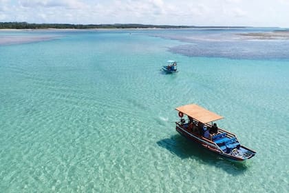 Las aguas calmas y cristalinas de estas playas son un gran atractivo para los visitantes