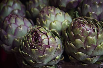 Las alcachofas son una fuente importante de inulina, una fibra prebiótica que favorece el crecimiento de bacterias intestinales beneficiosas
