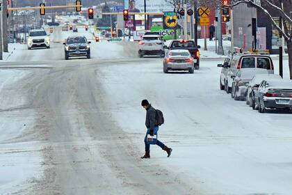 Las Alertas de Emergencia Inalámbricas (WEA, por sus siglas en inglés) son mensajes enviados directamente a los teléfonos móviles por autoridades gubernamentales autorizadas