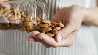 Las almendras y avellanas son los frutos secos que mayor cantidad de calcio poseen