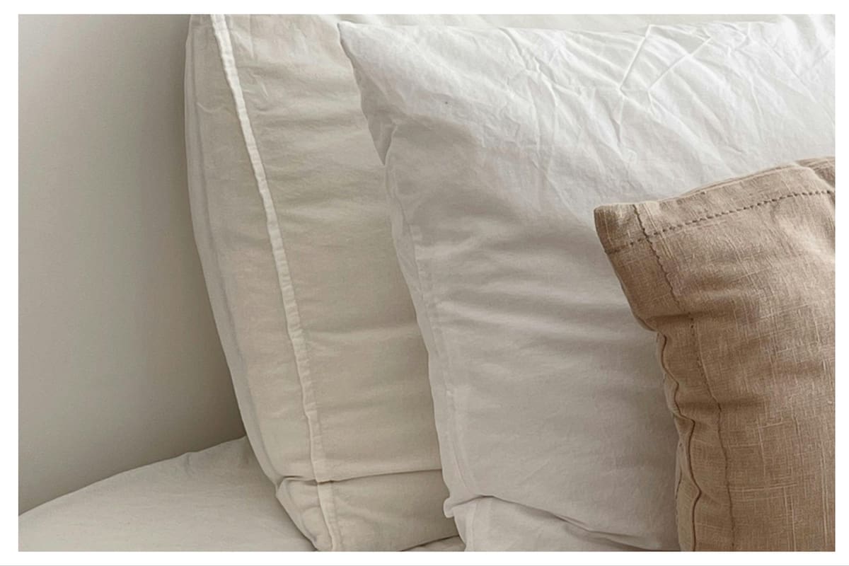 Las almohadas acumulan sudor y células muertas con el tiempo