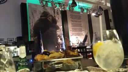 Las alusiones a Néstor y Cristina invaden las paredes de la parrilla
