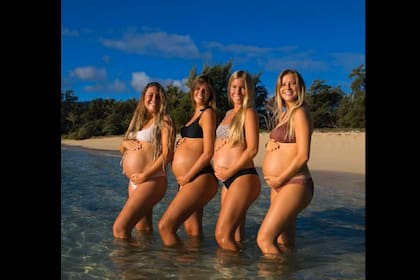 Las amigas aprovechaban e iban a la playa juntas durante sus embarazos