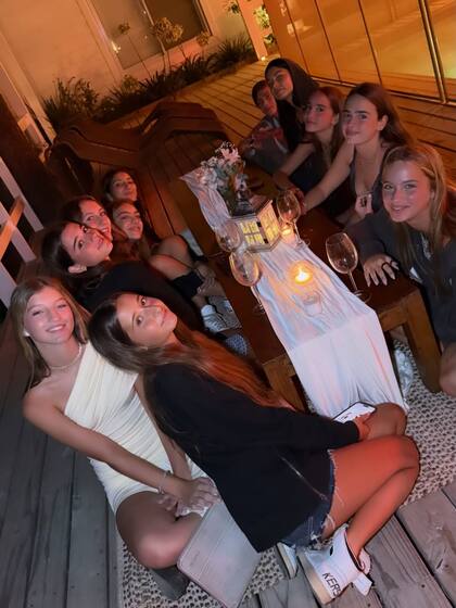 Las amigas de Allegra viajaron para compartir el cumpleaños