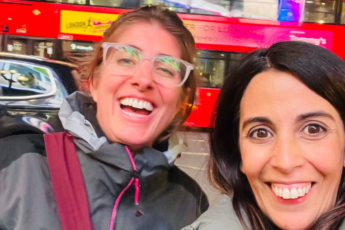 Las amigas disfrutando Europa.