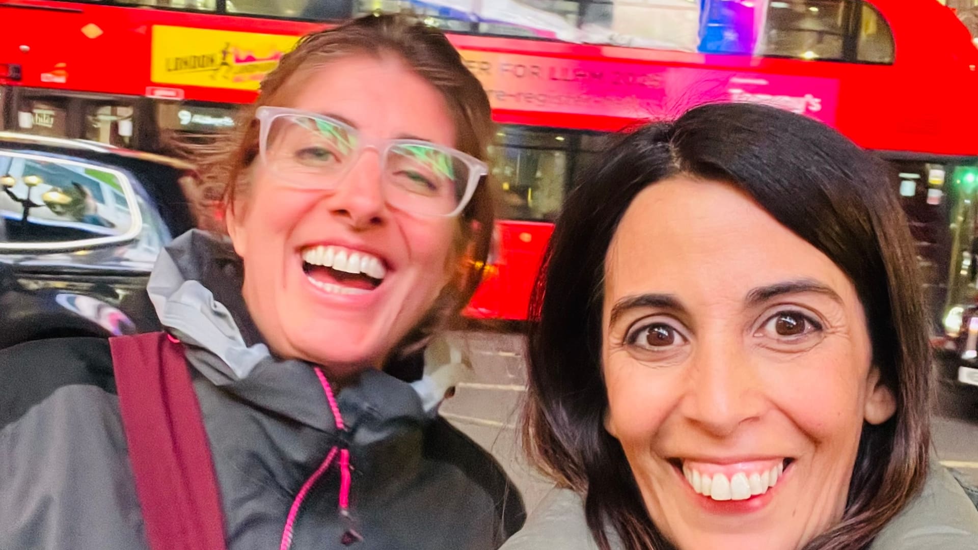 Las amigas disfrutando Europa.