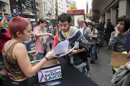 Las apostasías colectivas más multitudinarias sucedieron después de el debate sobre la despenalización del aborto.