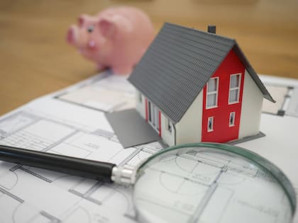 Las áreas metropolitanas donde un comprador podría permitirse cómodamente una casa típica con los ingresos más bajos son Pittsburgh ( US$58,232 de ingreso necesario para pagar una casa), Memphis (US$69,976) , Cleveland (US$70,810) , Nueva Orleans (US$74,048) y Birmingham (US$74,338)