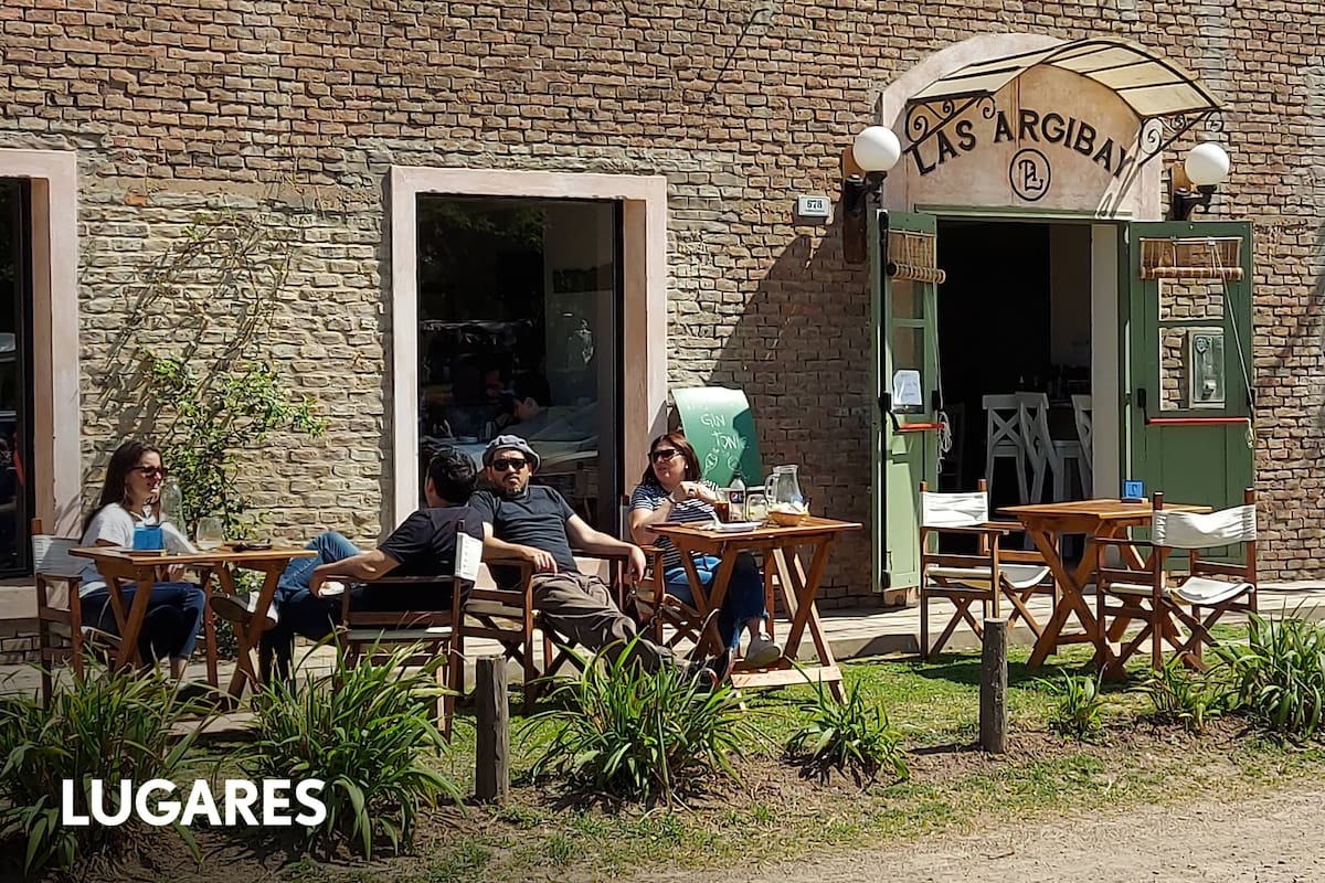 El Café Bar de los Angelitos está en el centro de Baradero.
