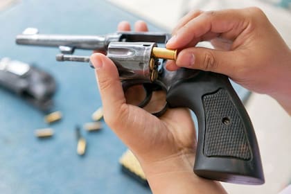 Las armas de utilería utilizan cartuchos de fogueo con pólvora