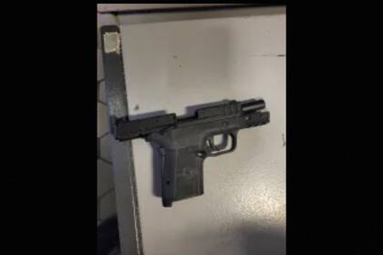 Las armas incautadas por la CBP fueron una pistola Smith & Wesson M&P Shield y una Smith & Wesson Equalizer, ambas de 9 mm