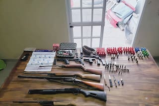 Tenía un arsenal en su casa y lo detuvieron por amenazar a la familia
