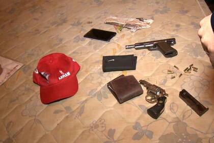 Las armas secuestradas a los integrantes de la barra de River