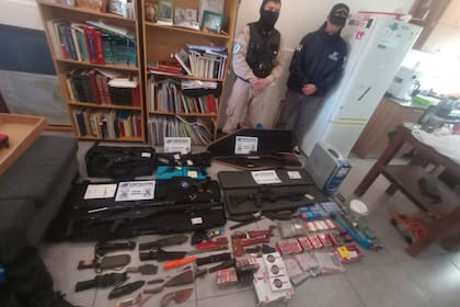 Las armas secuestradas en poder de los sospechosos