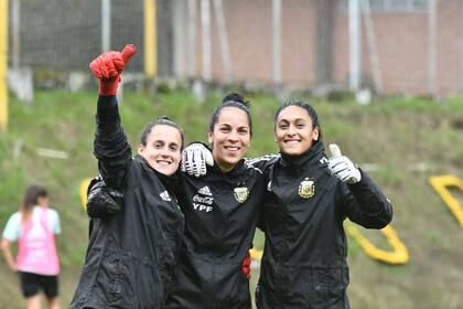 Las arqueras posan en el último entrenamiento en Colombia, previo al partido por el tercer puesto de la Copa América, ante Paraguay
