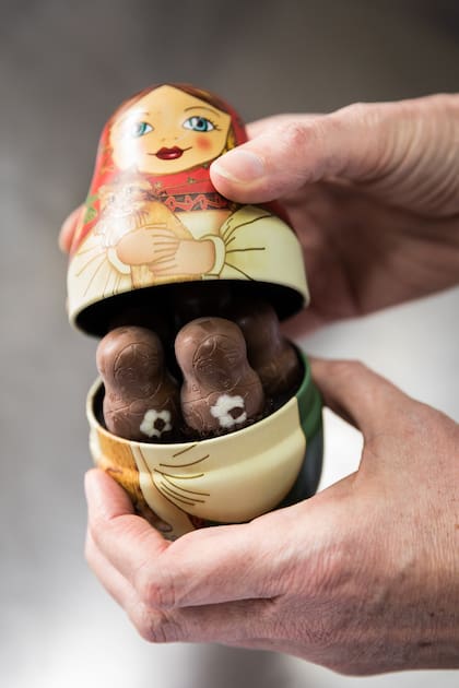 Las artesanas de Mamuschka elaboran a manos las famosas muñequitas.