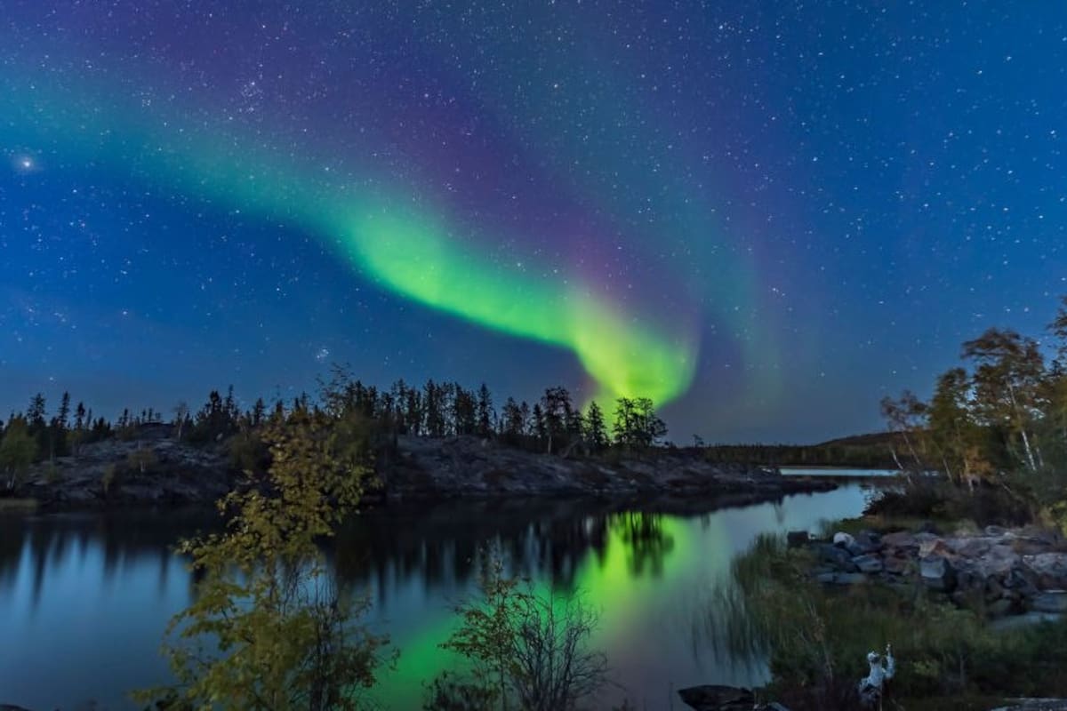 Las auroras boreales son uno de los fenómenos asociados a las tormentas solares.